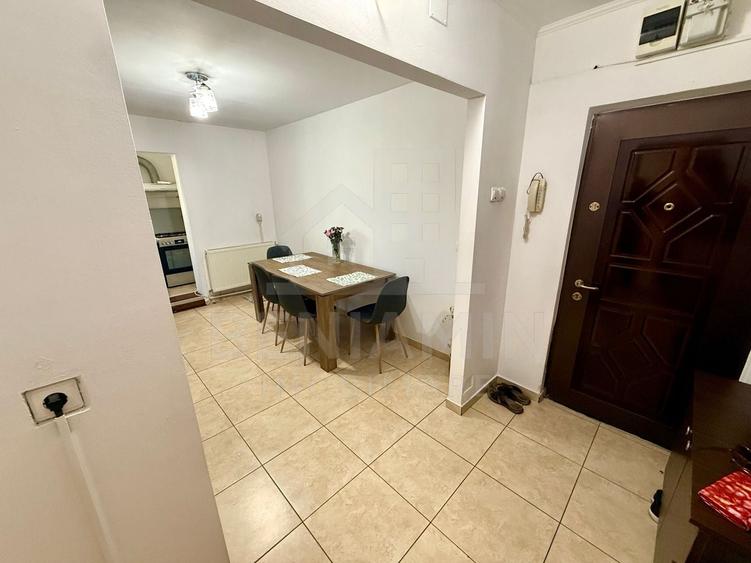 Apartament cu 3 camere decomandat în Craiovița Nouă
