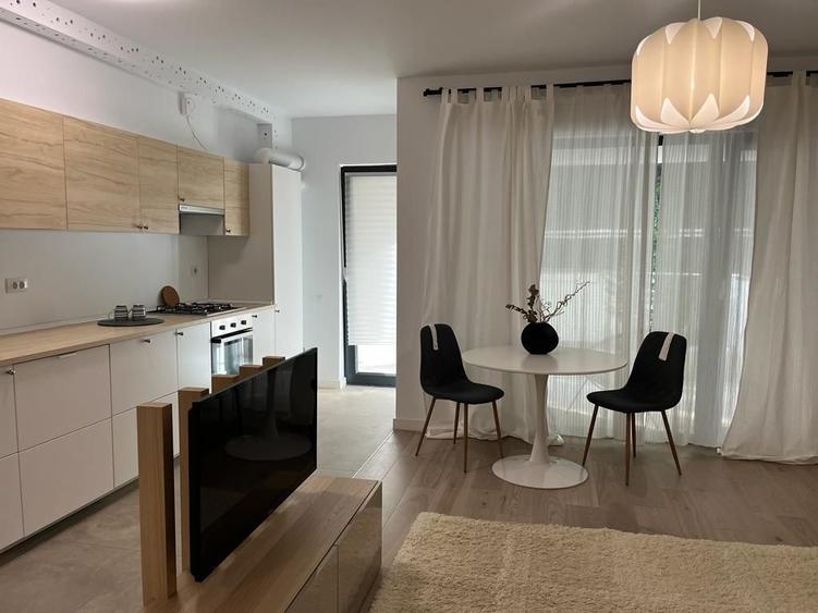 Apartament cu 2 camere decomandat, mobilat în Victoriei