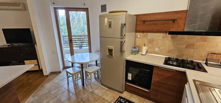 Apartament cu 3 camere semidecomandat, mobilat în Străulești