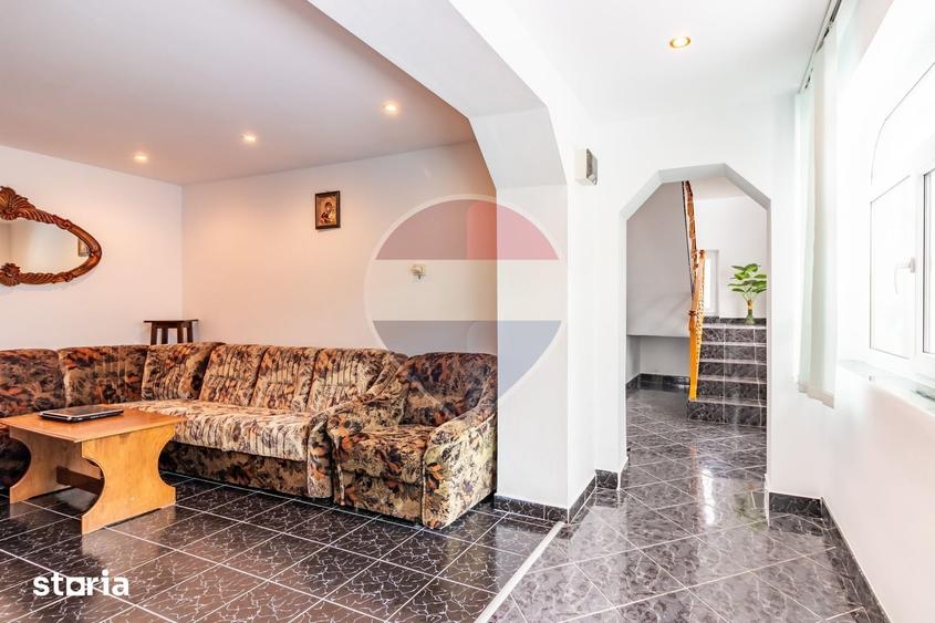 Casă cu 5 camere cu Teren 1842 Mp în Teiș