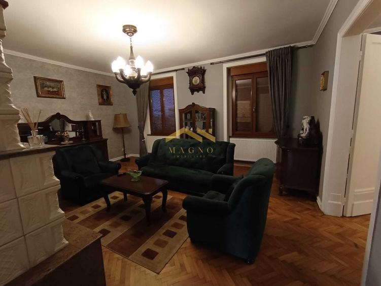 Apartament cu 3 camere decomandat, mobilat în Intim