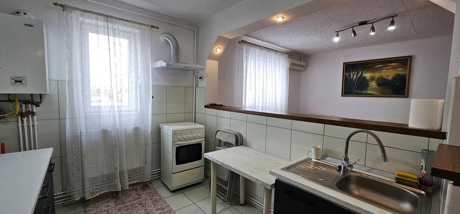 Inchiriez apartament de 3 camere ,situat in cartierul Hipodrom 4- Aleea Streiu - 4