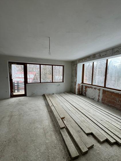 Casă individuală cu 6 camere cu Garaj în Predeal