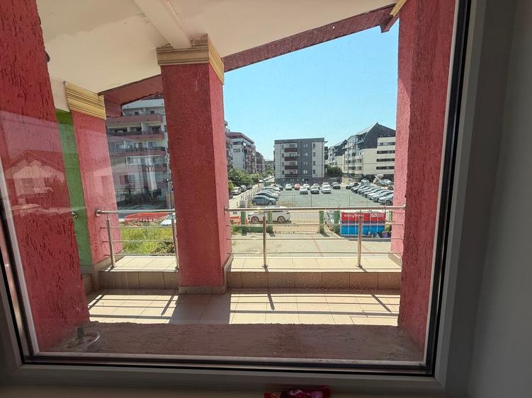 Spațiu comercial, de 650 mp, în Exterior Est