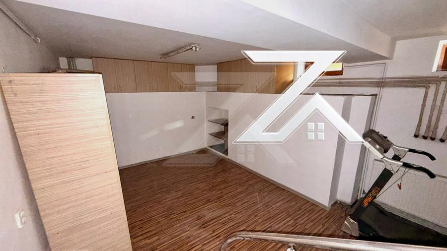 Apartament cu 4 camere decomandat în Craiovița Nouă