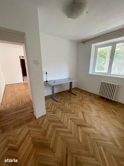 Apartament cu 3 camere semidecomandat în Drumul Taberei