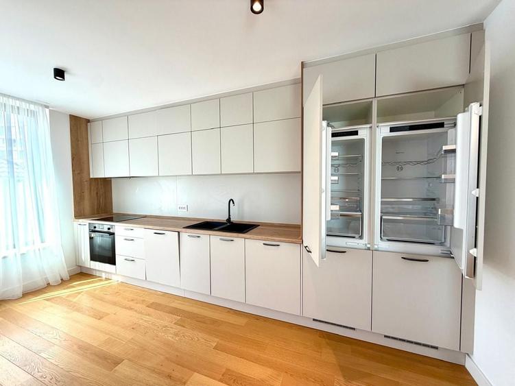 Apartament cu 3 camere, mobilat în Iancu Nicolae