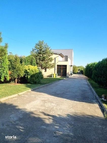 Casă cu 6 camere cu Teren 2297 Mp în Central
