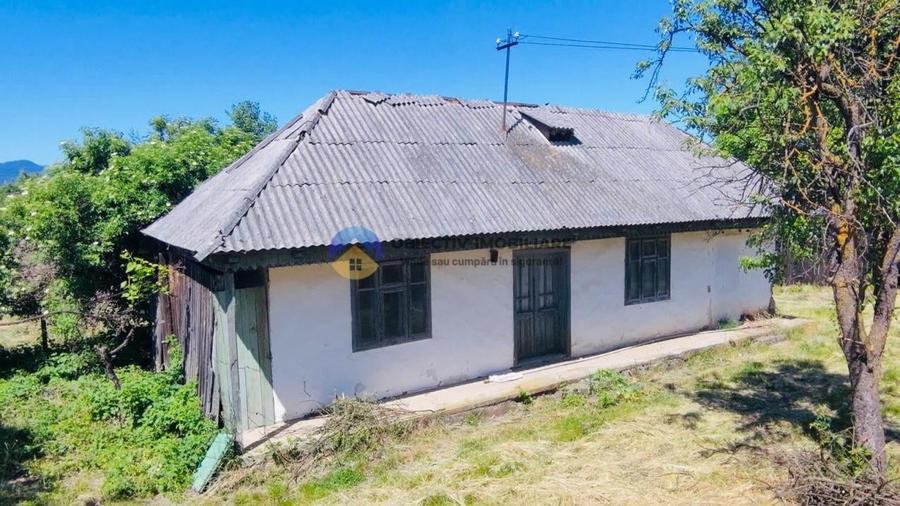 Casă cu 2 camere cu Teren 2089 Mp în Slobozia (Roznov)