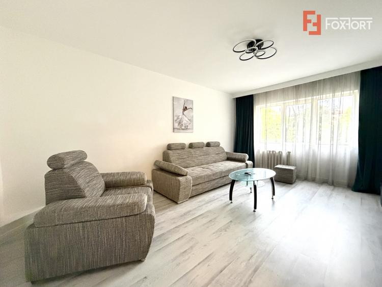 Apartament cu 3 camere decomandat, mobilat în Aradului