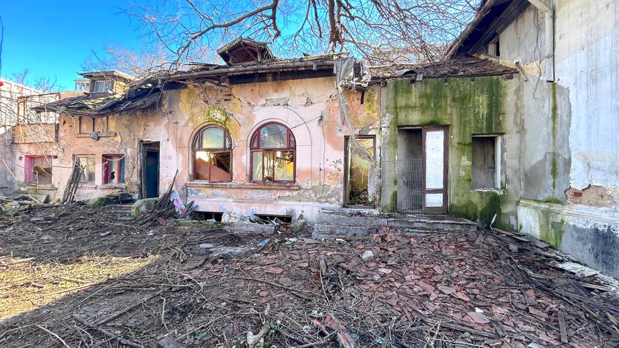 Casă individuală cu 22 camere cu Canalizare în Ultracentral