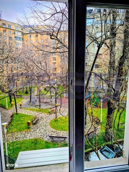 Apartament cu 2 camere semidecomandat, mobilat în Romană