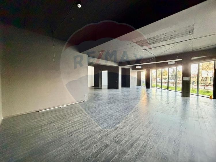 Spațiu comercial, de 270 mp, în Nord