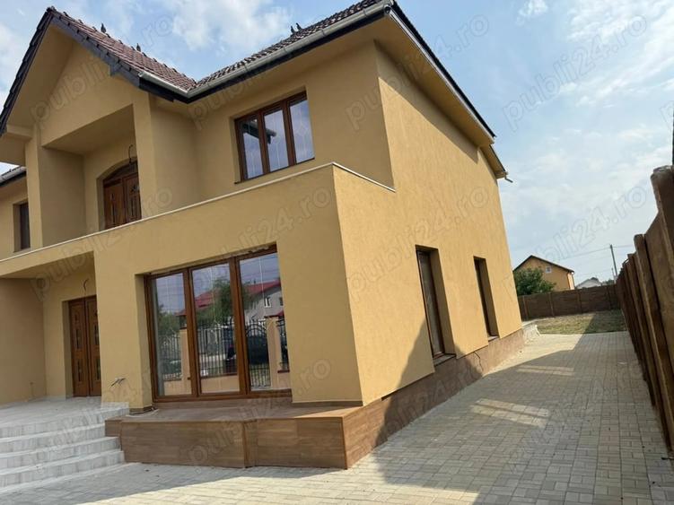 Casă cu 5 camere cu Teren 788 Mp în Parța