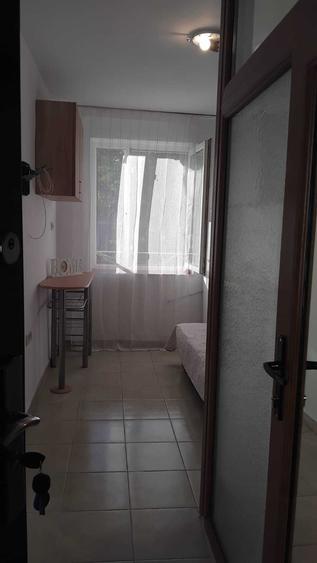 Garsonieră în Vest