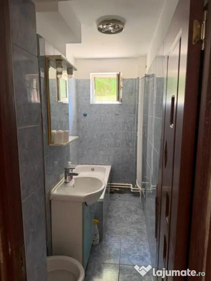 Apartament cu 3 camere semidecomandat în Central