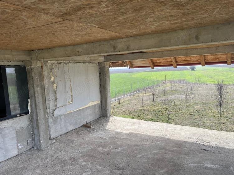 Casă cu 6 camere cu Teren 2000 Mp în Uliești