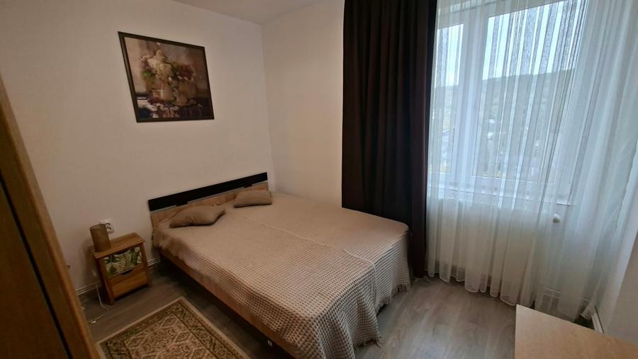 Apartament cu 3 camere decomandat în Corina