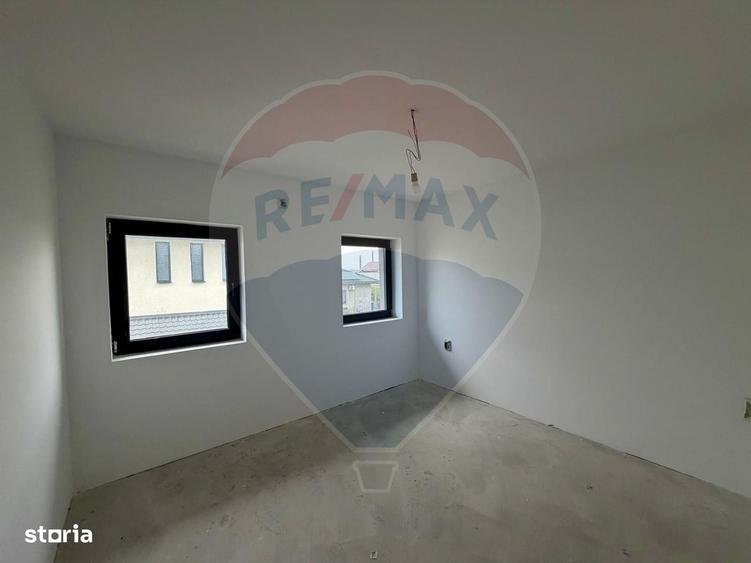 Casă cu 4 camere cu Teren 200 Mp în Central