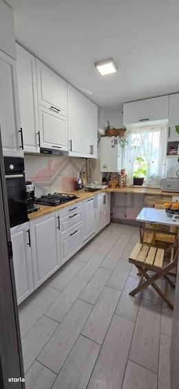 Apartament cu 3 camere decomandat în Bârnova