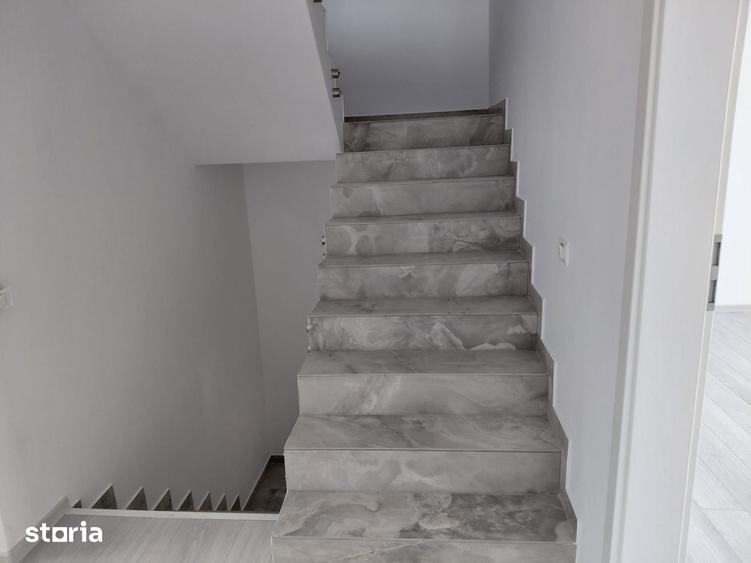 Casă cu 7 camere cu Teren 200 Mp în Central