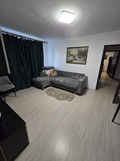 Vand urgent apartament 3 camere