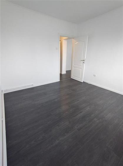 Apartament cu 2 camere semidecomandat în Podu Roș