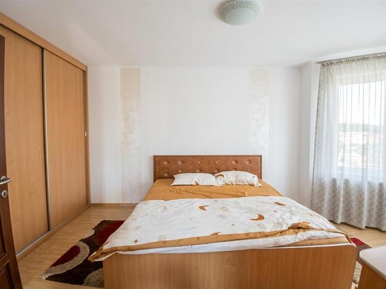 Casă cu 4 camere cu Teren 250 Mp în Aeroport