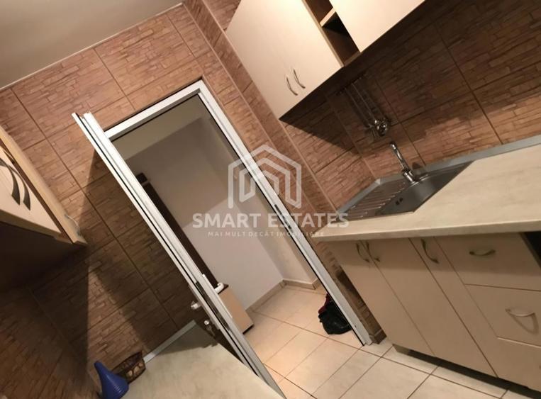 Apartament cu 3 camere semidecomandat, mobilat în Berceni