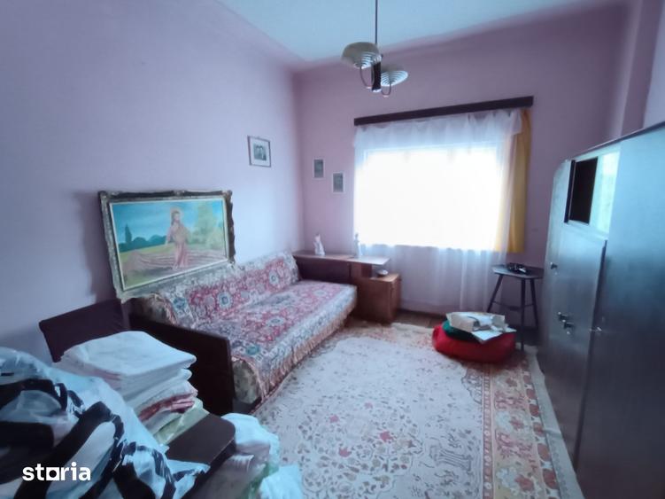 Casă cu 3 camere cu Teren 250 Mp în Central