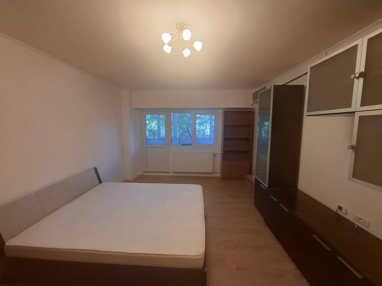Garsonieră decomandată în Vitan