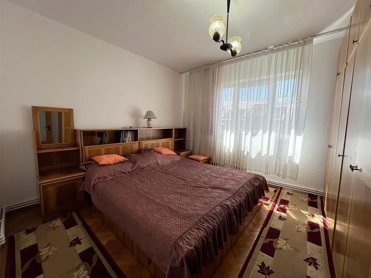 Apartament cu 2 camere decomandat, mobilat în Central