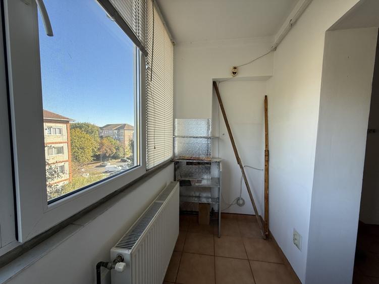 Apartament cu 3 camere decomandat în Soarelui
