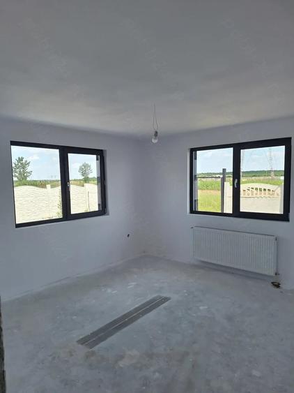 Casă cu Teren 520 Mp în Stâlpu