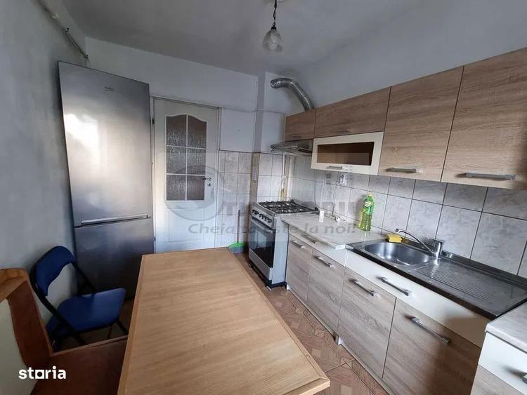 Apartament cu 3 camere decomandat, mobilat în Podu Roș