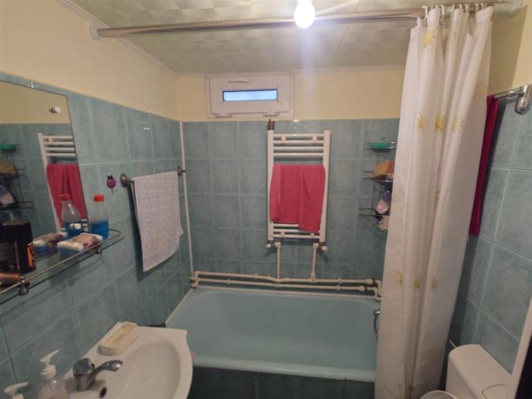 Casă individuală cu 9 camere cu Teren 2339 Mp în Exterior Nord