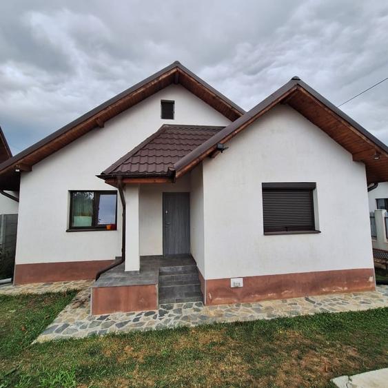 Casă individuală cu 4 camere cu Teren 330 Mp în Domnești