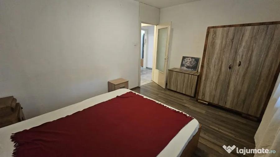 Apartament cu 3 camere decomandat în Complex Studențesc