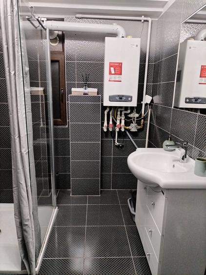 Apartament cu 3 camere semidecomandat în Dămăroaia