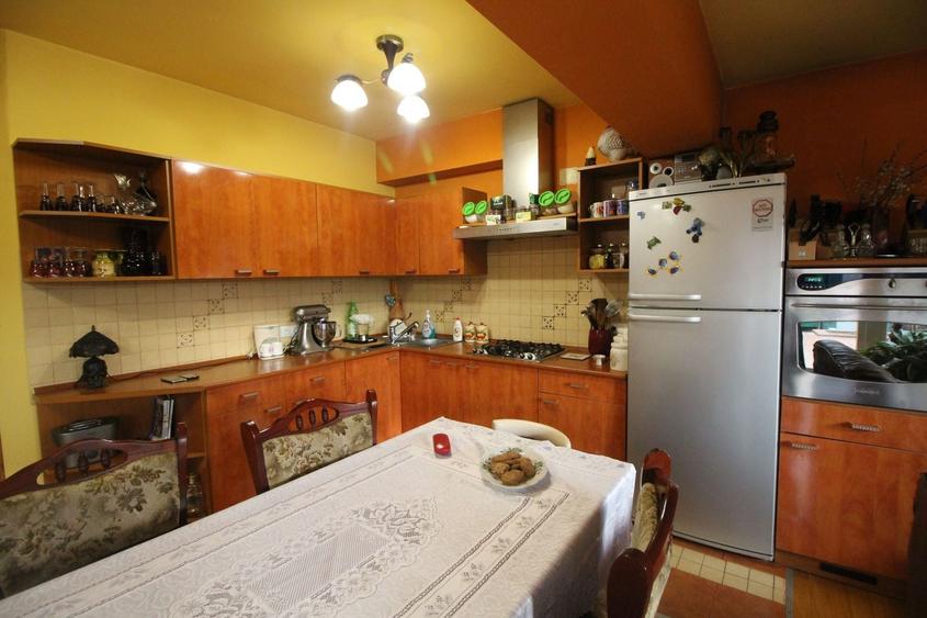 Casă individuală cu 6 camere cu Canalizare în Blașcovici