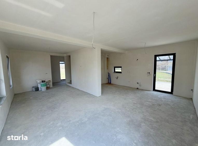 Casă cu 4 camere cu Teren 650 Mp în Bercu Roșu