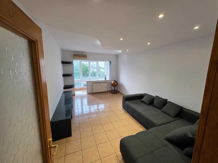 Apartament cu 3 camere, mobilat în Titan