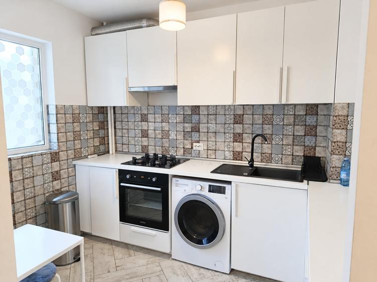 Apartament cu 3 camere decomandat, mobilat în Tineretului