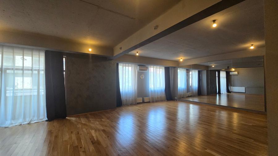 Apartament cu 4 camere decomandat în Eminescu