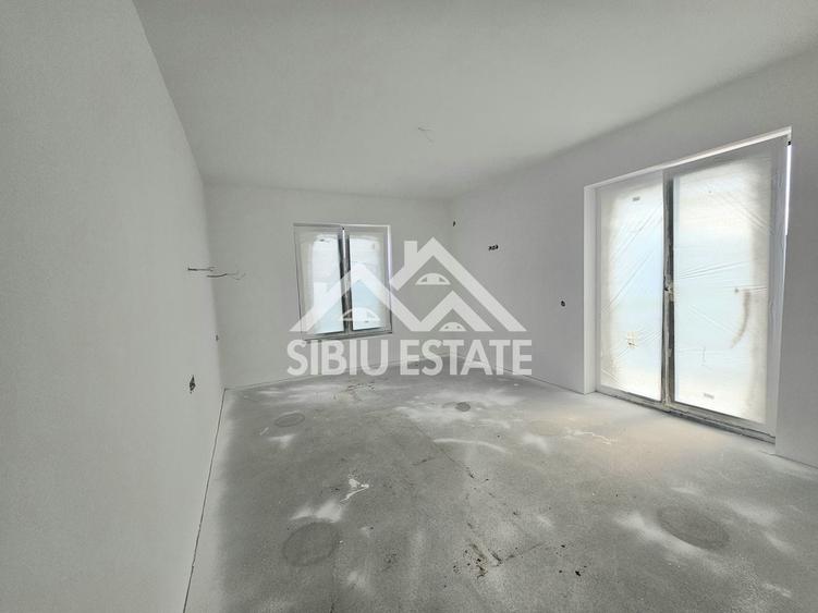 Duplex cu 4 camere cu Canalizare în Exterior Nord