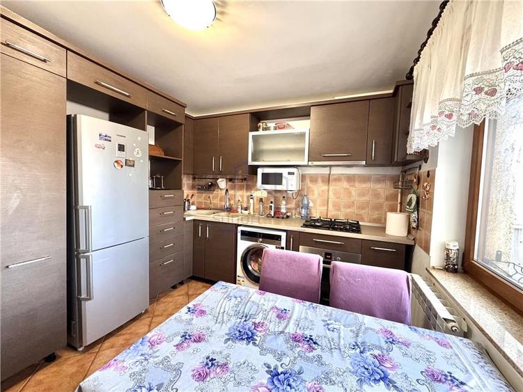 Apartament cu 3 camere decomandat în Cantacuzino
