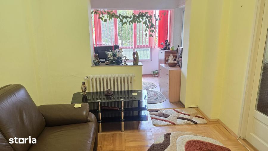 Apartament cu 4 camere în Decebal