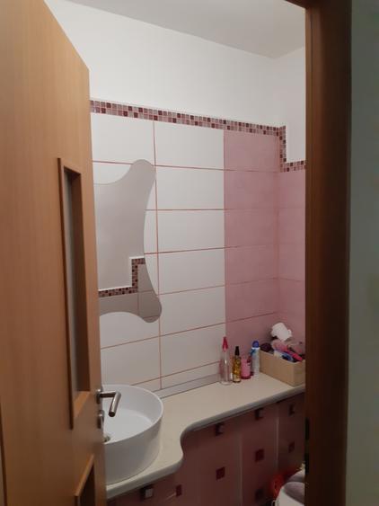 Apartament cu 3 camere decomandat în Rogerius