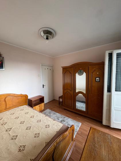 Apartament cu 3 camere decomandat în Rahova