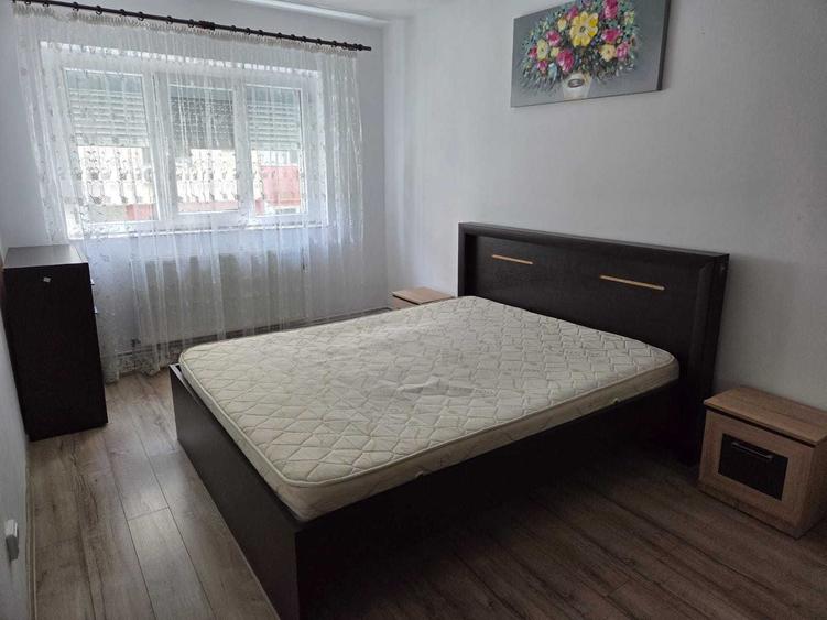 Apartament cu 3 camere decomandat în Spitalul Județean